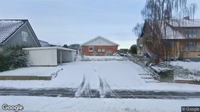 Lejligheder til salg i Skødstrup - Foto fra Google Street View Lejligheder til salg i Skødstrup - Foto fra Google Street View