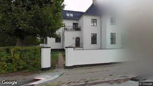 Lejligheder til salg i Charlottenlund - Foto fra Google Street View