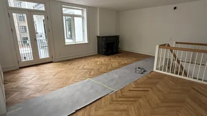 Eksklusivt townhouse i tre plan med 3 soveværelser og med store altaner på attraktive Frederiksberg C