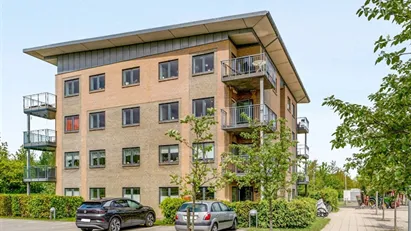 Skøn lys lejlighed med stor altan