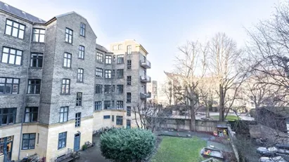 Klassisk Frederiksberg lejlighed med højt til loftet
