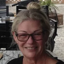Anita søger: lejlighed eller rækkehus til leje i København K, Vesterbro eller Frederiksberg m.fl. 