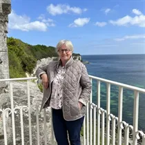 Britta søger: lejlighed eller rækkehus til leje i Nærum 